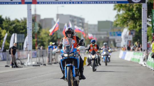 Motocykly Honda součastí cyklistického konvoje