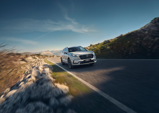 26YM_CRV_PHEV_AdvanceTech_Front_Right_Dynamic_KV_RGB.jpg