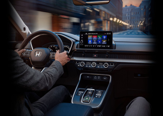 26YM_CR-V_PHEV_Urban_Grey_City_Feature_with_Talent.jpg