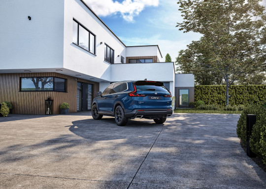 26YM_CR-V_eHEV_Canyon_River_Blue_Rear_Charging_Villa.jpg