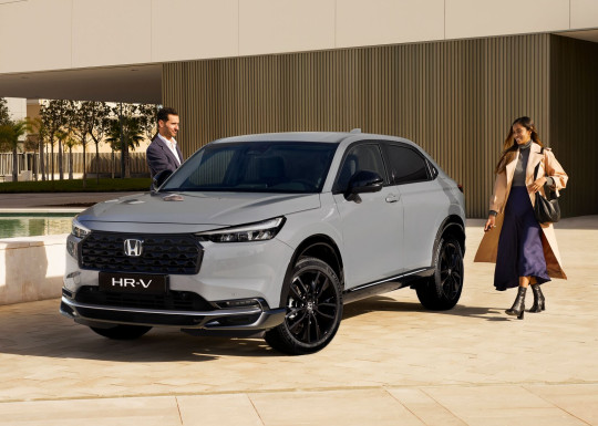 27YM_HRV_AdvanceSport_Front_Left_WithTalent_Static_Black Wheel_KG_RGB.jpg