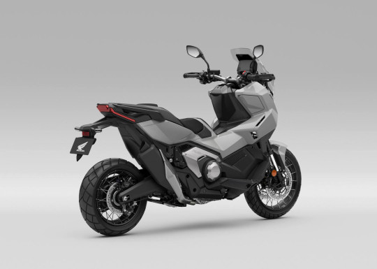 583355_27YM_Honda_X-ADV.jpg