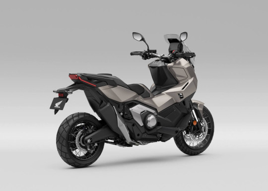 583365_27YM_Honda_X-ADV.jpg