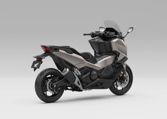 583382_27YM_Honda_Forza_750.jpg