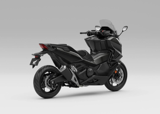 583385_27YM_Honda_Forza_750.jpg